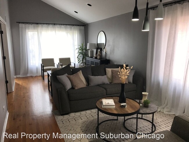 Building Photo - 4 br, 3 bath House - 5901 Burr Oak Avenue