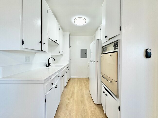 Building Photo - 14807 Normandie Ave