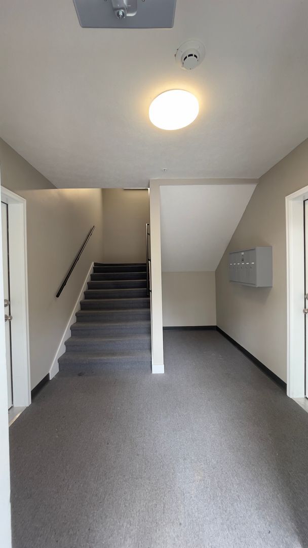 Building Photo - Ground Floor....1 Bed 1 Bath apartment