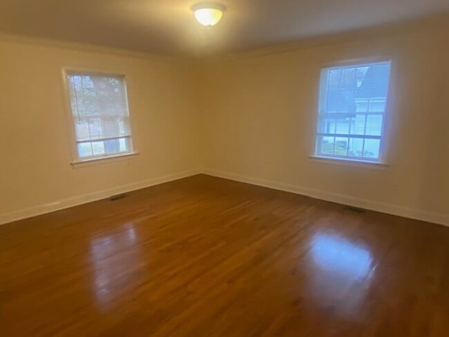 Building Photo - Banner Country Club condo