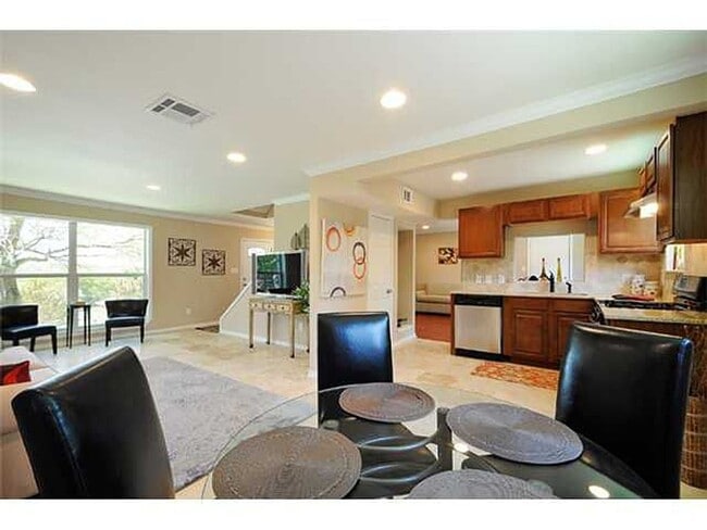 Building Photo - 6812 Syracuse Cove