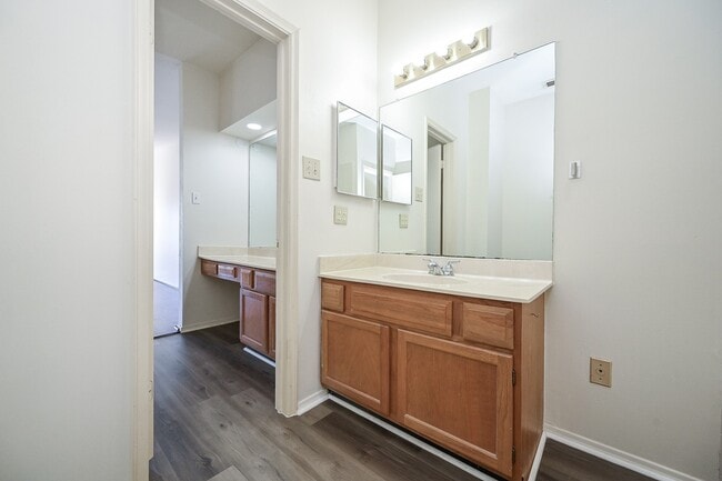 Building Photo - 338 Wilcrest Dr