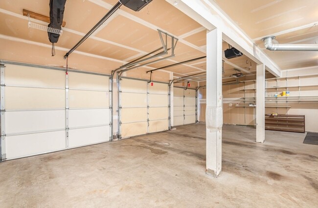 Building Photo - 4311 NE 9th Pl