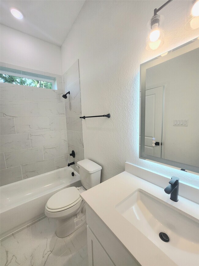 Building Photo - 4713 Mallow St