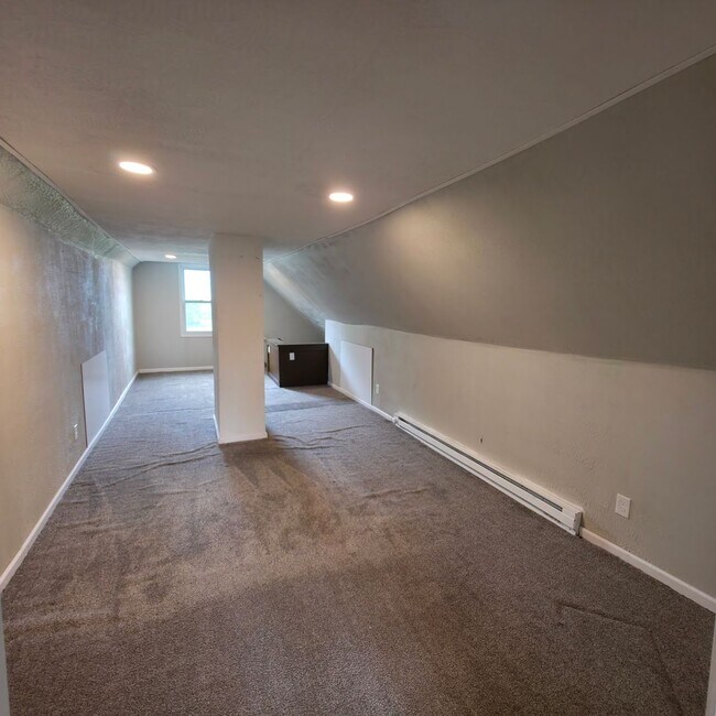 Building Photo - 1394 Larchmont Rd