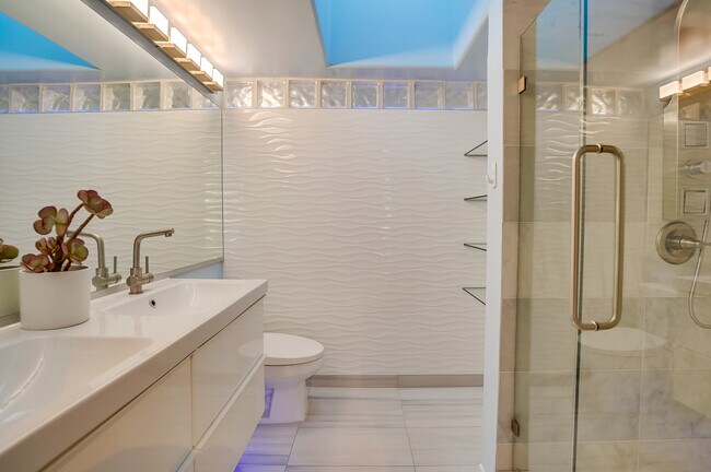 Building Photo - 1128 22nd St