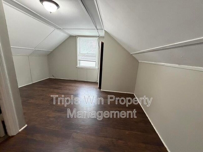 Building Photo - 8664 Belhaven Dr