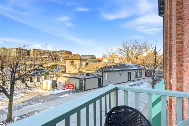 Building Photo - 555 S Water St