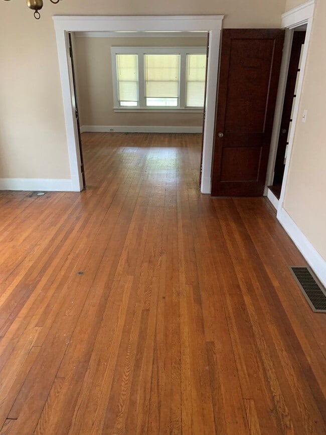 Building Photo - 2284-6 South Overlook Road