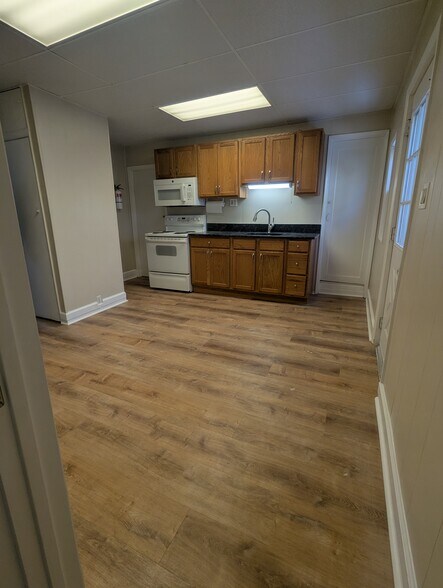 Building Photo - 16 Beloit Ave