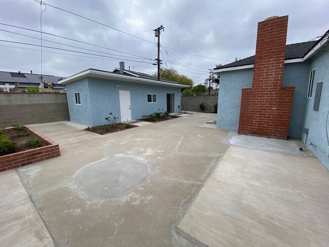 Building Photo - Beautifully Updated Home in the Heart of Central Torrance + Bonus Unit