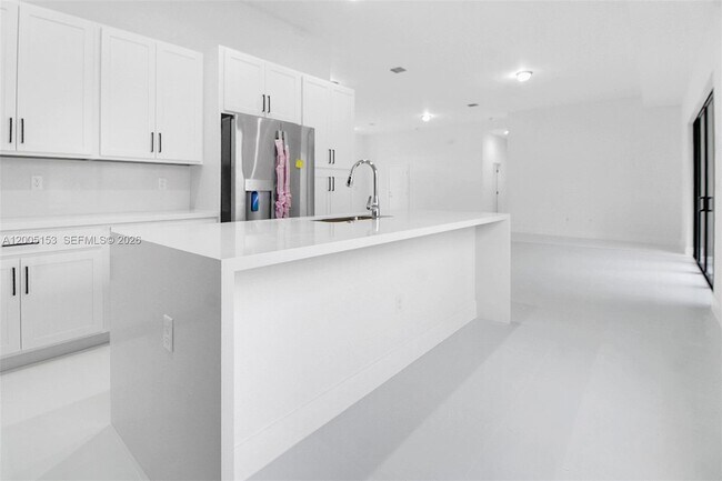 Building Photo - 20833 SW 96th Ct