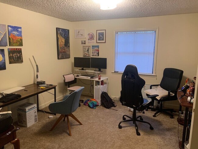 Building Photo - Spacious 2 Bedroom Condo Near Downtown Ath...