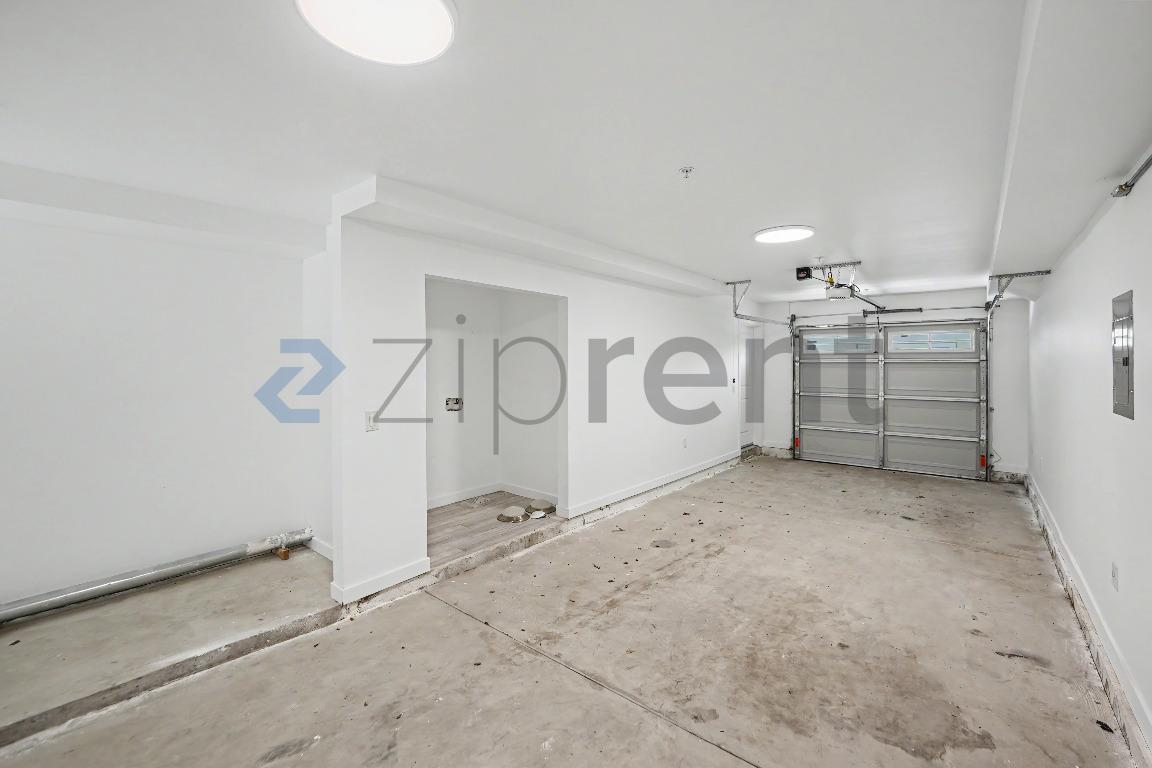 Building Photo - Unit