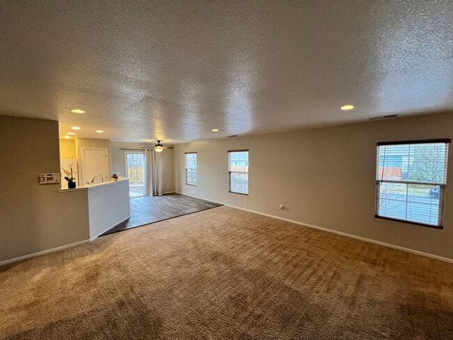 Building Photo - Lemon Valley Three Bedroom