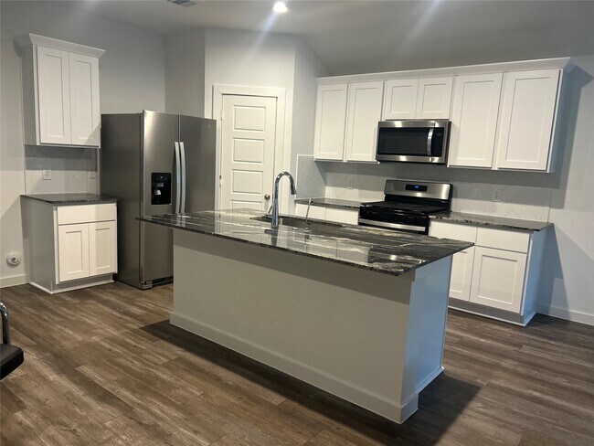 Building Photo - 1119 Fringed Bluestar Dr