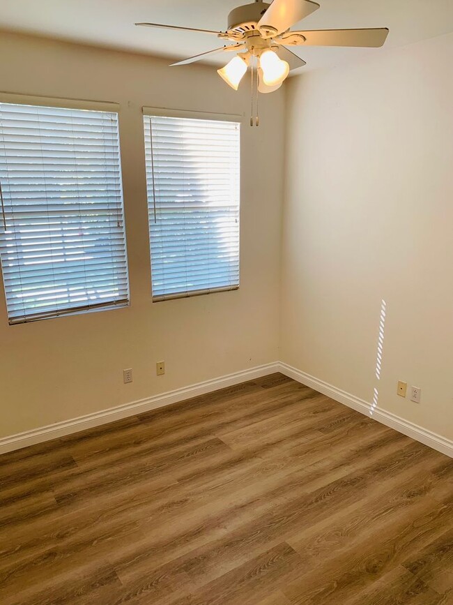 Building Photo - Large 4 bedroom home for lease in the hear...