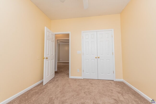 Building Photo - 100 Oldfield Ct