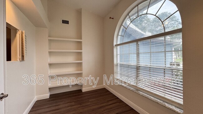 Building Photo - 616 Erin Way
