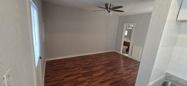 Building Photo - 808 2nd St