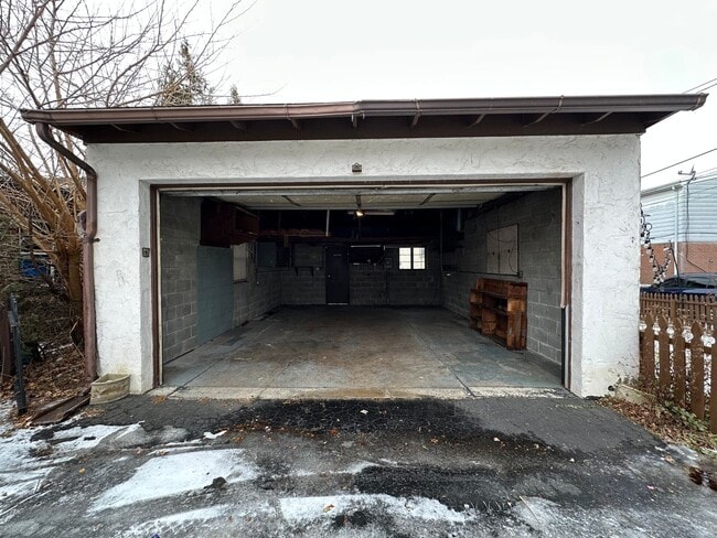 Building Photo - Cozy 3 bedroom home located in South Allentown, PA