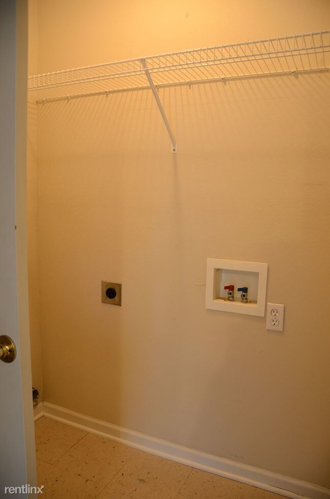 Building Photo - 1013 Shive Ln