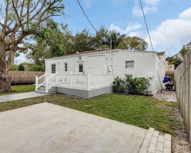 Building Photo - 345 NW 44th St