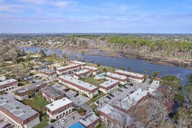 Building Photo - Your waterfront escape awaits!