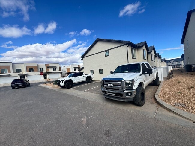 Building Photo - Brand New Long Valley Town home!!