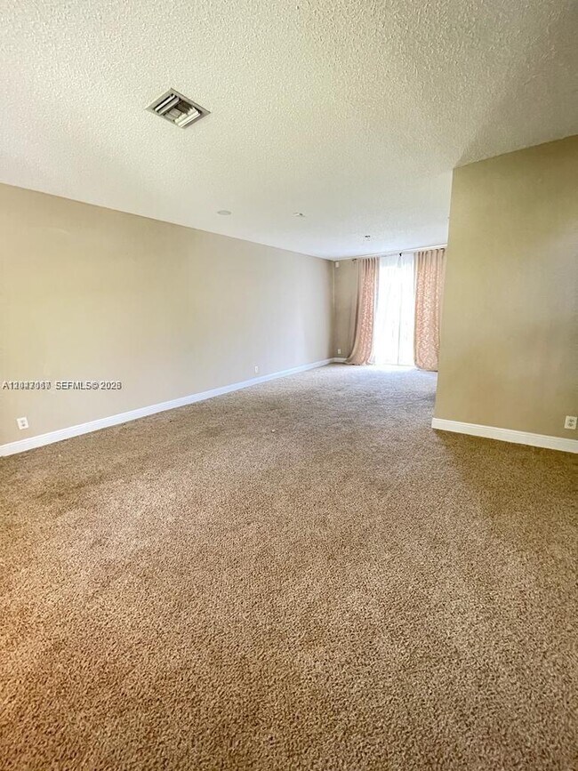 Building Photo - 558 Stonemont Dr