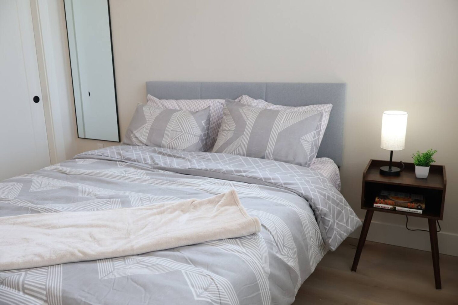 Building Photo - 204 E 35th St