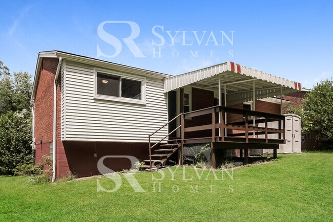 Building Photo - Remarkable Value. Unbeatable Location!