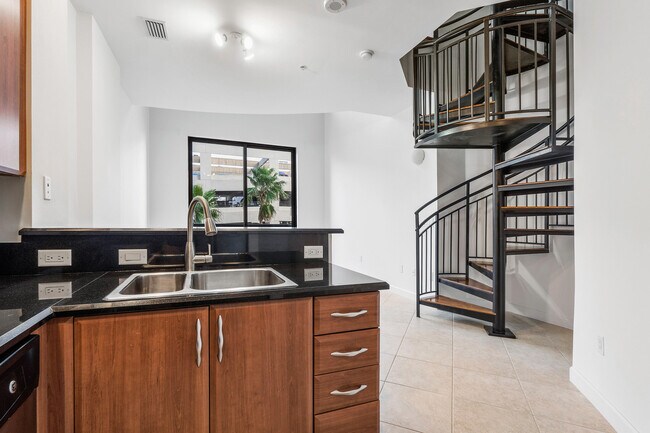 Building Photo - 801 S Olive Ave