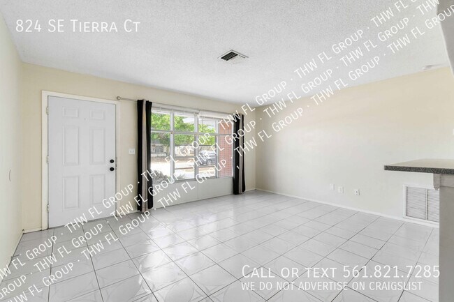 Building Photo - 824 SE Tierra Ct