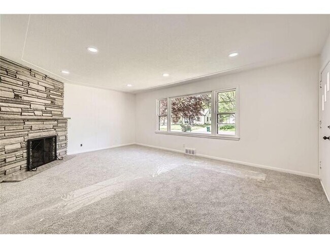 Building Photo - 3808 Welcome Ave N