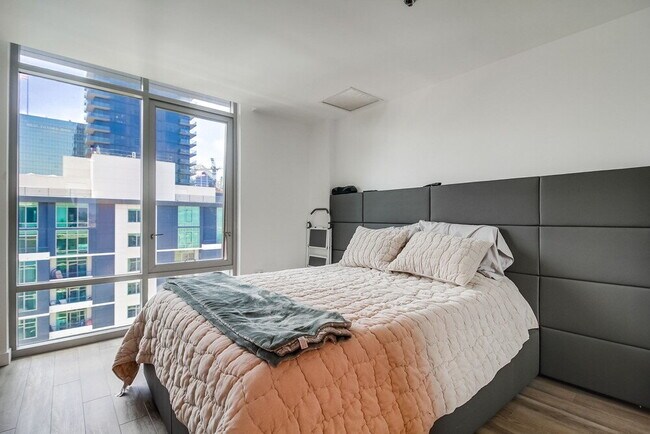 Building Photo - Penthouse Living in Charming Little Italy