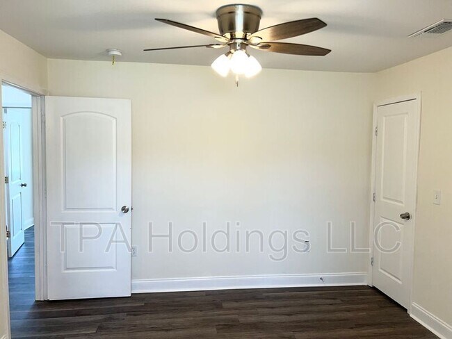 Building Photo - 43225 Creek Cir