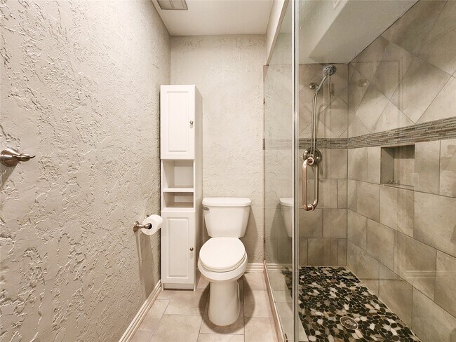 Building Photo - 1860 White Oak Dr