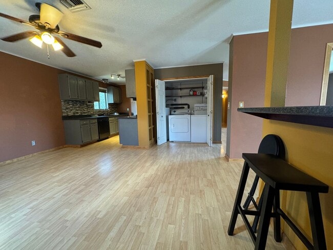 Building Photo - 3BR/2BA/1CG, 1489 sq.ft. rental in Huachuca City, AZ
