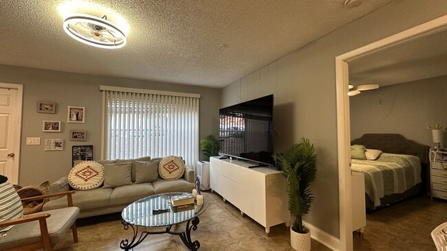 Building Photo - 974 Leeward Pl