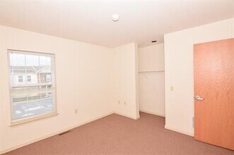 Building Photo - 1001 Hot Point Ave