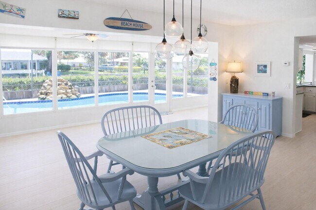 Building Photo - 2066 5th Ct SE