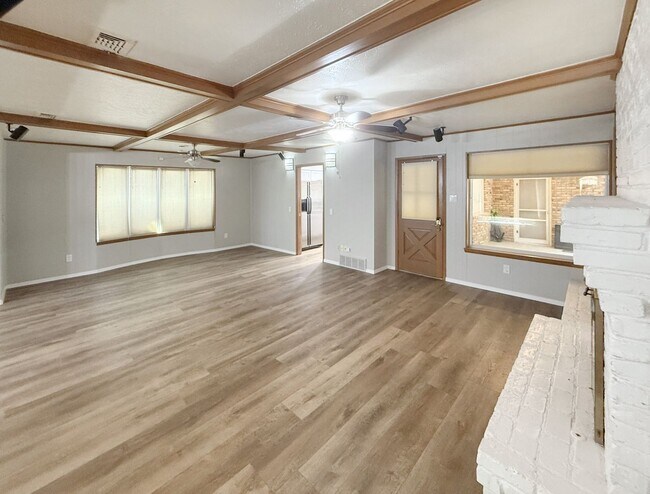 Building Photo - 3-Bedroom Home for Lease in Grand Prairie – 2,331 Sq Ft