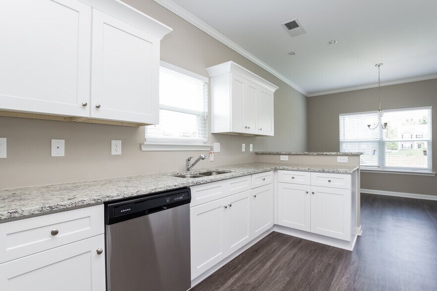 Building Photo - 723 Fieldcrest Dr