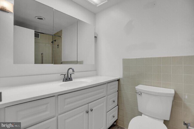 Building Photo - 4401 Roland Ave