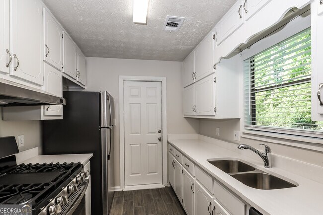 Building Photo - 6097 Twin Creeks Ct