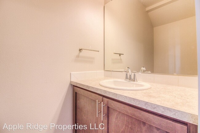 Building Photo - 2400 Woolsey Ln