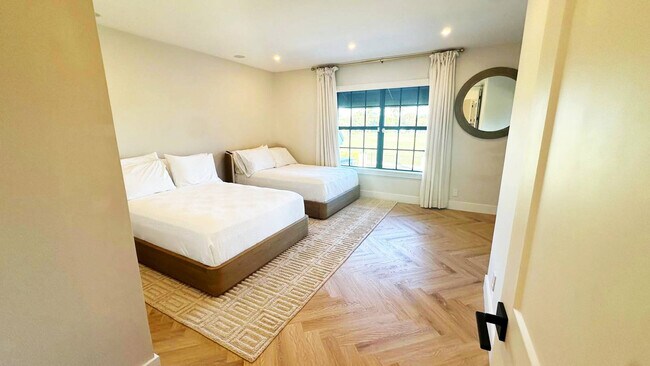 Building Photo - 4312 NE 22nd Ave