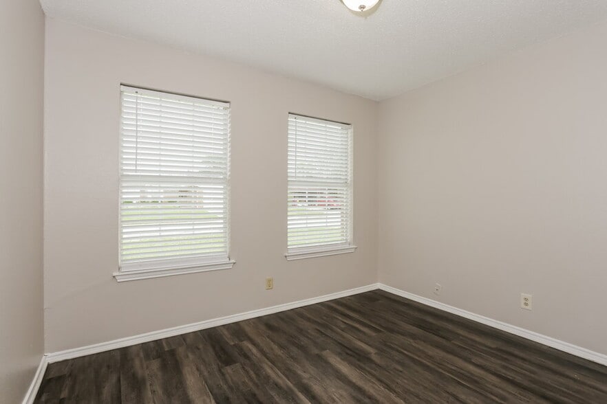 Building Photo - 8120 Camelot Rd