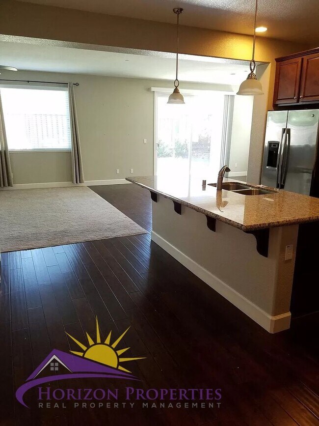 Building Photo - Spacious 5 Bed 4 Bath 3 Car Garage 2,980 Sq. Ft. Fiddyment Ranch Home in Roseville